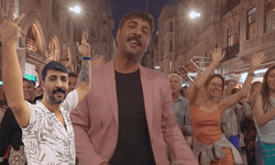 Kayserili sanatçı o ünlü isimle uçakta buluştu! Pozları olay oldu!