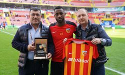 Kayserispor’da 100. Maçına çıkan futbolcuya plaket!