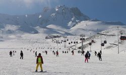 Kayseriliyi heyecanlandıracak haber! Erciyes Dağı'na kar yağdı!