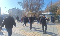 Kayseri Cumhuriyet Meydanı’nda uzun kuyruk: Vatandaşlar akın etti!