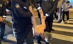 Talas’ta yarı çıplak madde bağımlısının çevreyi rahatsız etmesine polis müsade etmedi!