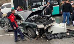 Kayseri’de otomobil ile halk otobüsü çarpıştı: 1’i Ağır 2 Yaralı