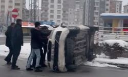 Kayseri’de devrilen aracı bakın nasıl kurtardılar!