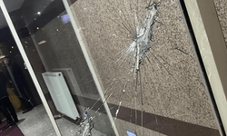 Alparslan Mahallesi'nde bina sakinlerine kılıçla saldırdı!