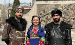 Kayseri'de 2. kez kutlandı: Cumhuriyet meydanında özel kostümlerle poz verdiler!