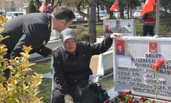 Kartal Şehitliği’nde duygu dolu anlar! İl Emniyet Müdürü Atanur Aydın kendini zor tuttu