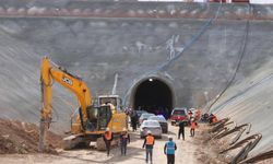 Kayseri’deki hızlı tren şantiyesinde göçük: 2 işçi enkaz altında kaldı!
