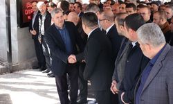 Başkan Büyükkılıç mahalle mahalle geziyor! Bu kez esnafın nabzını tuttu