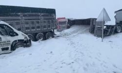 Kayseri'de o yolda üst üste kaza! Belediye aracı ile otomobil çarpıştı