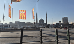 Cumhuriyet Meydanı’nda iftar çadırları neden kurulmadı? Kayserili siyasetçileri topa tuttu!