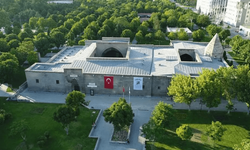 Kayseri’de dünyanın ilk tıp fakültesi Bakan Memişoğlu’ndan tam not aldı!