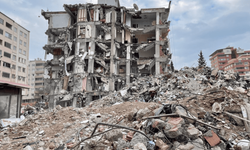 Korkutan deprem ! Yine salladı geçti