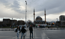 Kayseri'ye bir türlü yaz gelmiyor! Yağmur fena bastıracak!