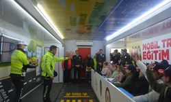 Kayseri İl Emniyet Müdürü Atanur Aydın Mobil Trafik Eğitim Tırı'nda çocuklarla eğitime katıldı!