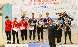 Kayseri'de Floor Curling Gençler Türkiye müsabakaları sona erdi