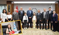 Kayseri'de 4’üncü sınıf öğrencisi Okyanus Atik, Büyükşehir Belediyesi başkanlık koltuğuna oturdu