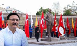 Vali Çiçek'ten anlamlı 19 Mayıs mesajı: İstiklal meşalesinin yakıldığı gündür!