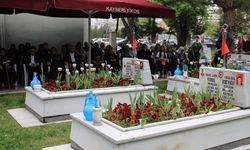 Anneler Günü'nde oğlunun kabrini ziyaret etti: Doğum gününde şehit düştü!