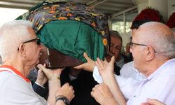 Hulusi Akar cenaze töreninde tabuta omuz verdi!