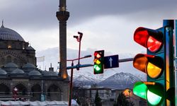 Kayseri trafiğinde büyük sorun: Adım başı ışık!
