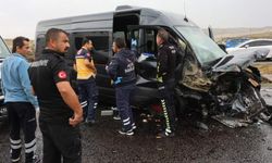 Kayseri yolunca feci kaza: 3'ü ağır 7 kişi yaralandı
