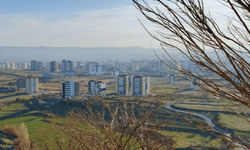 Kayseri’de tehlike çanları! TOKİ’nin eteğinden kayalar yuvarlanıyor!