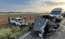 Otomobiller kağıt gibi ezildi, ortalık savaş alanına döndü!