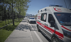Kayseri'de motosiklet servise çarptı: Yaralılar var