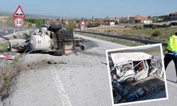 Direksiyon hakimiyetini kaybeden minibüs hurdaya döndü!