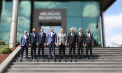 MHP’li Baki Ersoy’dan dikkat çeken ziyaret! Belediye Başkanı ile bir araya geldi