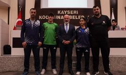 Başkan Çolakbayrakdar’dan  jest! Başarıya altın değer