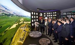 Adalet Bakanı Yılmaz Tunç, 7,5 milyon yıllık fosilleri yakından inceledi