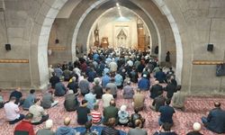 Kayseri'de bayram namazında camiler doldu taştı!