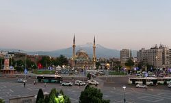 Kayseri turu ünlü oyuncuyu büyüledi! Erciyes Dağı'yla pozu dikkat çekti