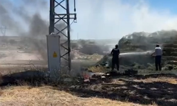 Kayseri'de yüksek gerilim hattından sıçrayan kıvılcımlar yangın çıkardı! Tüm mahallede elektrik gitti!