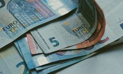 Yatırımcılar dikkat! Dolar ve Euro haftaya yükselişle başladı