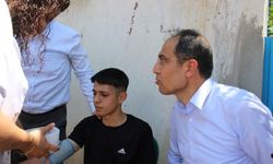 Kayseri’deki açılışta genç bayıldı! Bakın yardımına ilk kimler koştu!
