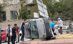 Hacılar HES Kavşağı'nda feci kaza: Araç yan yattı!