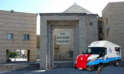 Kayseri Valiliği önünde İl Müftülüğü dağıttı! Vatandaşlar kuyruğa girdi!