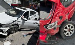 Kayseri’de trafik kazası! Otomobiller hurdaya döndü