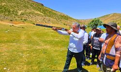 AK Parti heyeti şenlikte buluştu! Milletvekili Özsoy'dan avcı bayramı pozu!