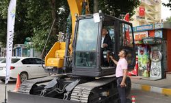 Kayseri sokaklarındaki dev ekskavatör dikkat çekti! Araç filosuna katıldı