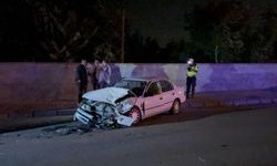 Otomobiller kafa kafaya çarpıştı: 3'ü çocuk 6 yaralı