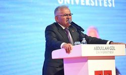 Başkan Büyükkılıç Abdullah Gül Üniversitesi'nde mezunların coşkusuna ortak oldu!