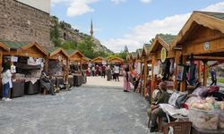 Maharetli eller bu pazar meydanda!