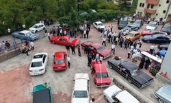 Nostalji sokaklarda! Klasik araçlarla düğün konvoyu!