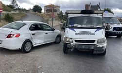 Otomobil ile kamyonet çarpıştı! Yaralılar var