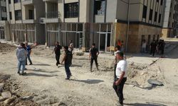Şantiyede 50 kişi arasında taşlı sopalı kavga! Ortalık savaş alanına döndü