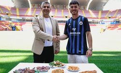 Erciyes 38 FK bu kez şaşırttı! Transferi Kayseri lezzetleri sofrası ile tanıttı