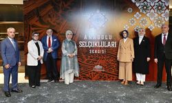 Emine Erdoğan ve Ayşe Böhürler Anadolu Selçukluları Sergisi’ni ziyaret etti